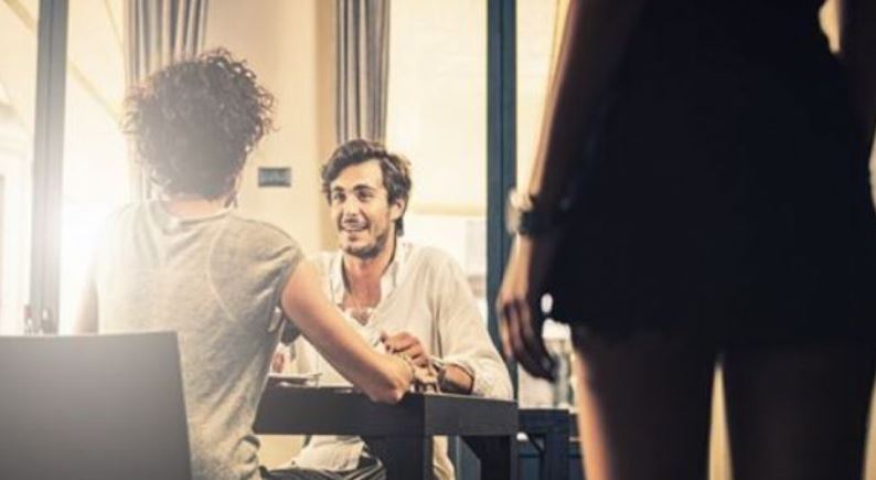 nam-mo-thay-chong-ngoai-tinh-2